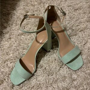 Kelly & Katie light green heels 7.5W